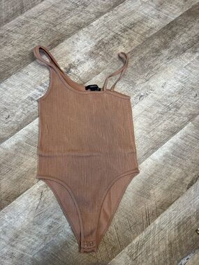 Forever 21 SM/MED Tan ribbed bodysuit with one shoulder strap